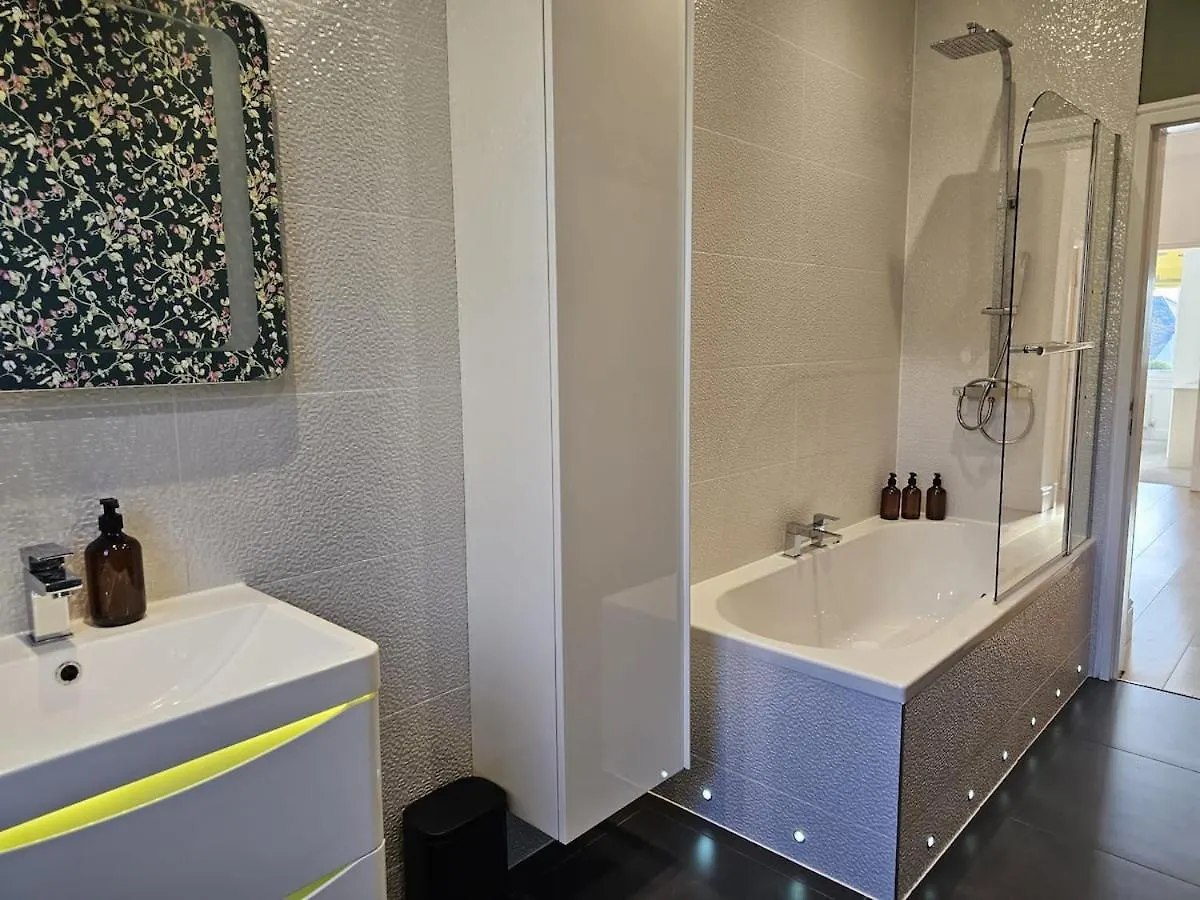 Holiday home Kaimes Bright Garden Getaway Villa Edinburgh United Kingdom