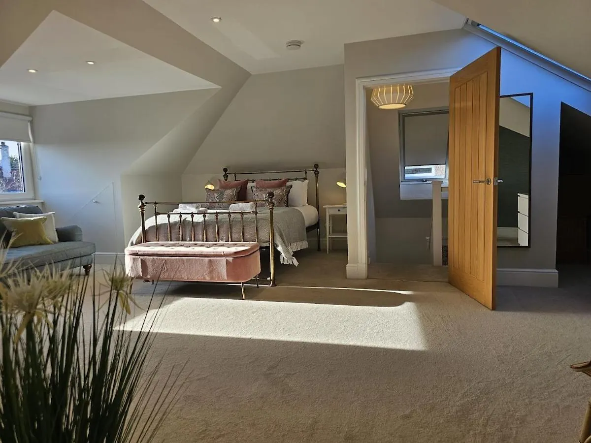 Kaimes Bright Garden Getaway Villa Edinburgh Holiday home