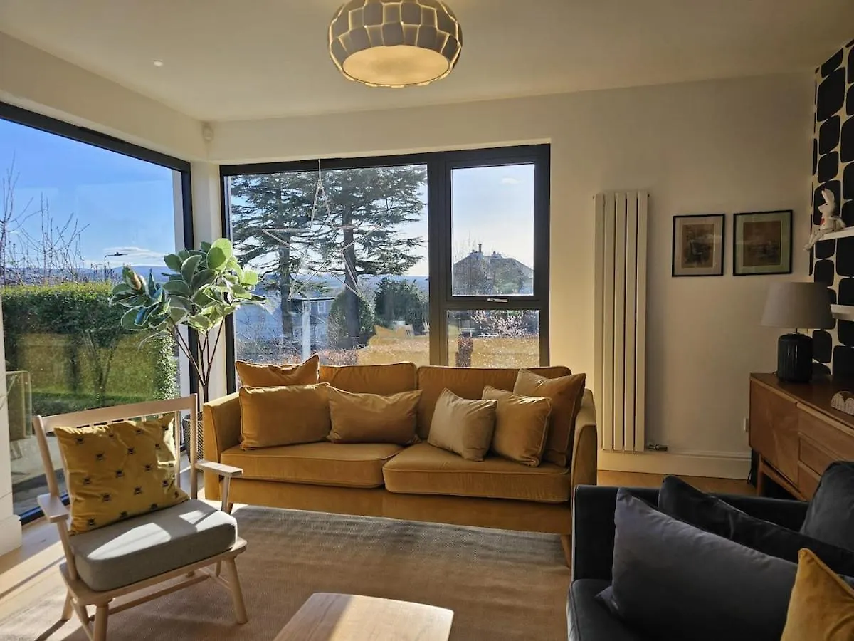 Kaimes Bright Garden Getaway Villa Edinburgh