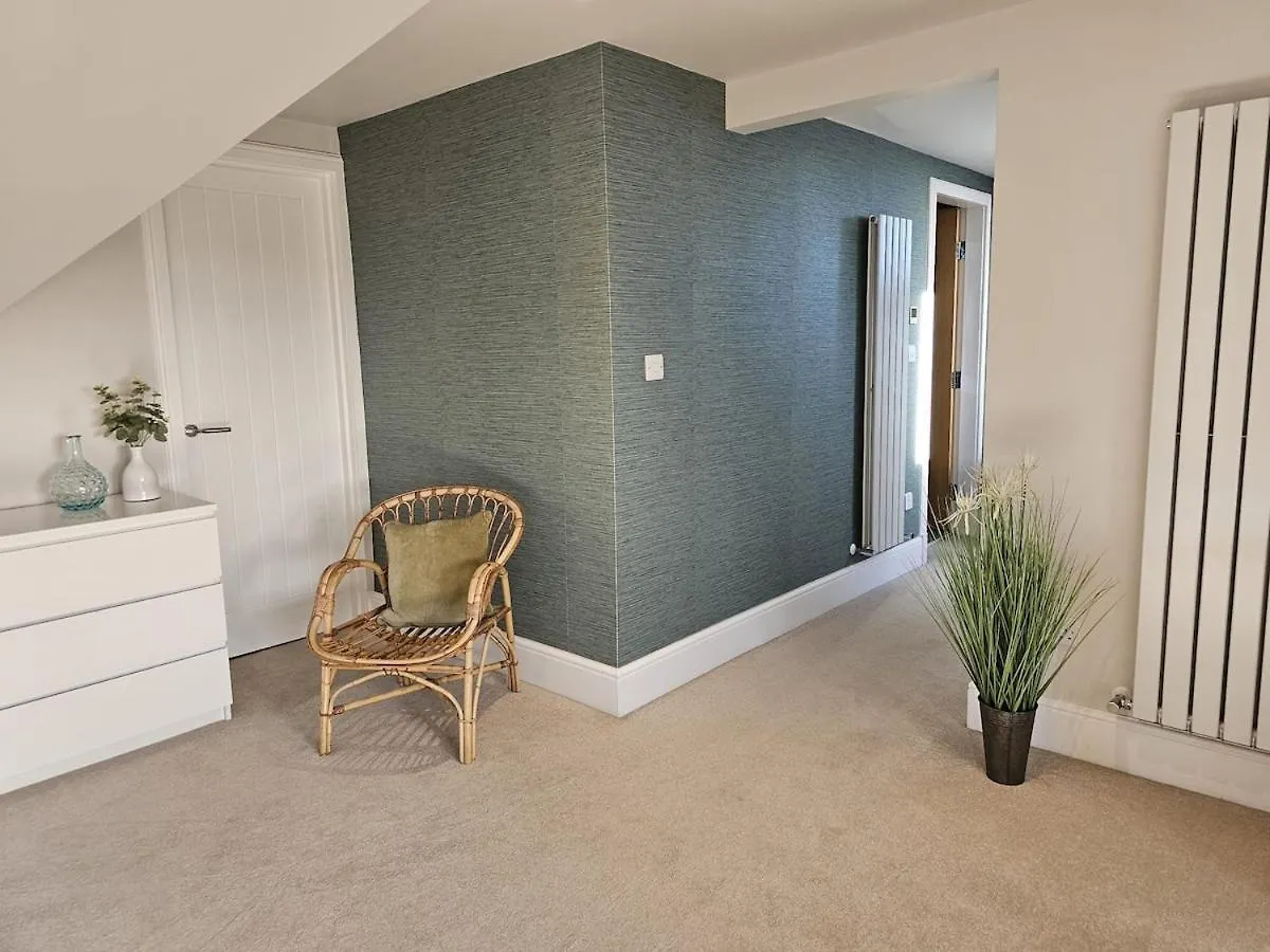 Kaimes Bright Garden Getaway Villa Edinburgh