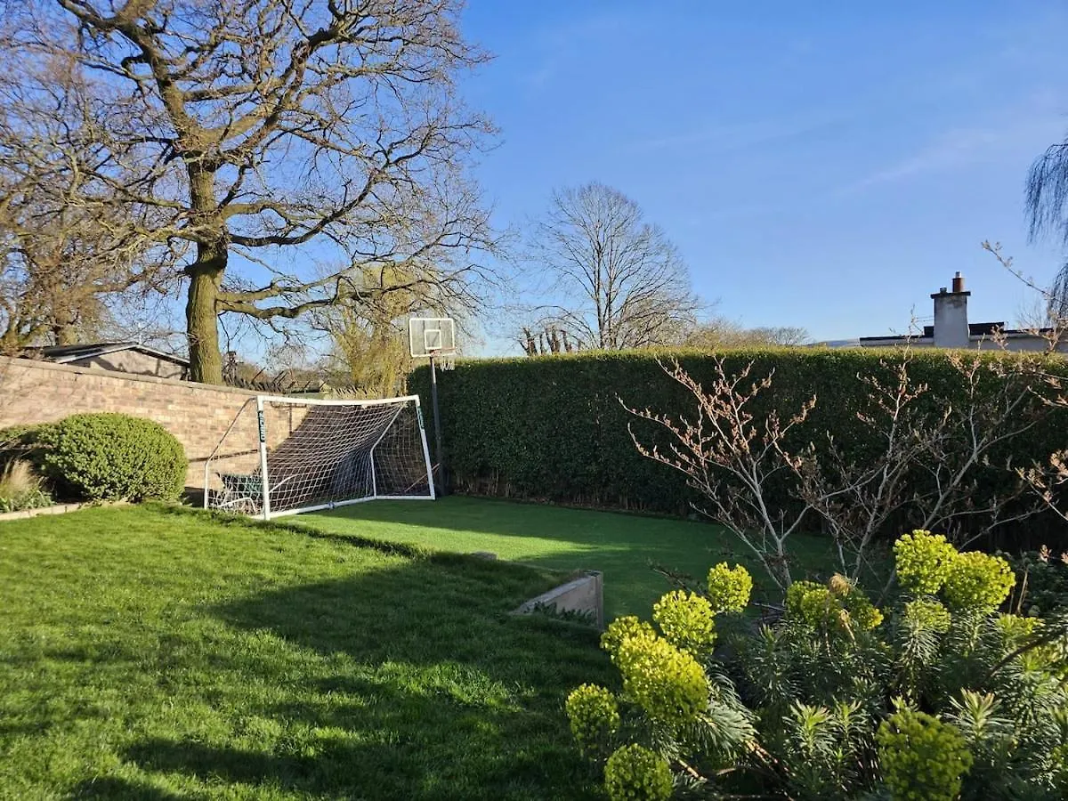 Kaimes Bright Garden Getaway Villa Edinburgh