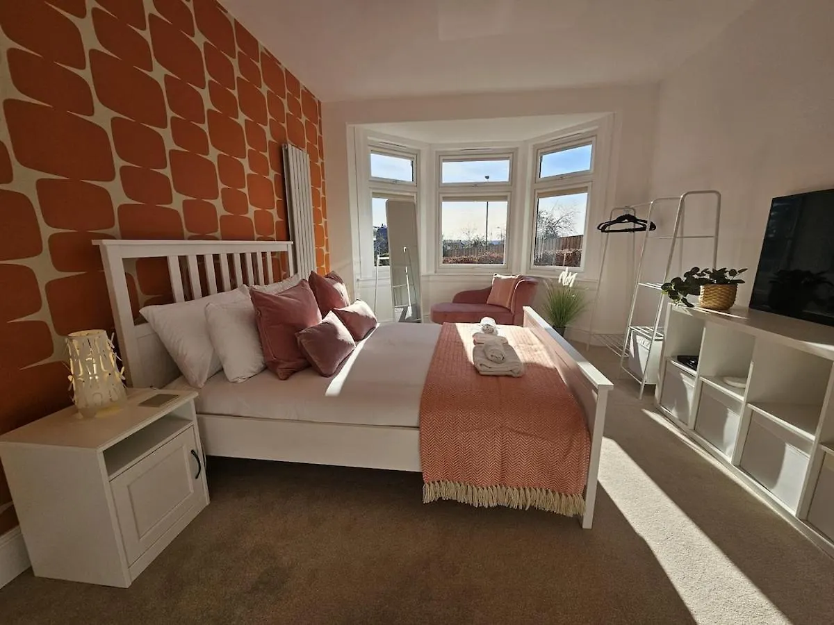 Kaimes Bright Garden Getaway Villa Edinburgh