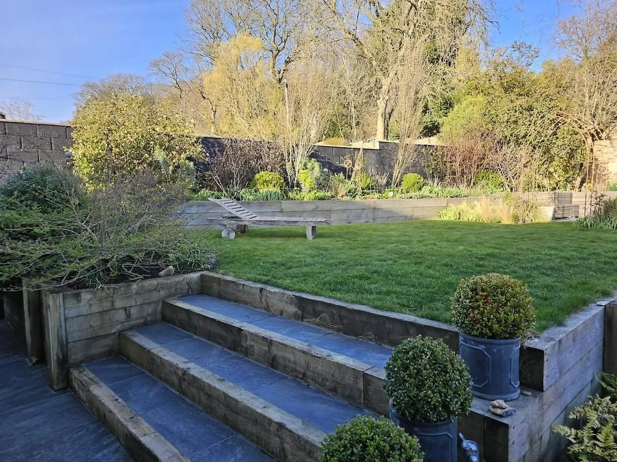 Kaimes Bright Garden Getaway Villa Edinburgh Holiday home