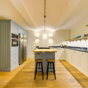 Super Castle Basement Apartment