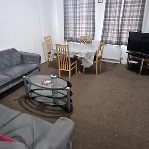 Simple 2bed Flat In Edinburgh. Apartment