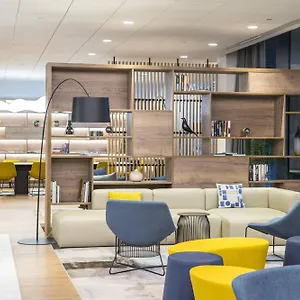 4* Отель Courtyard By Marriott West